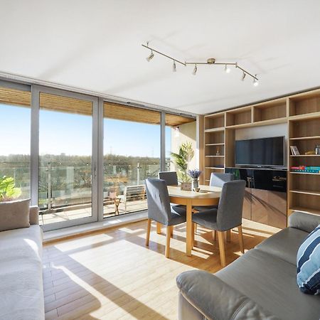 City Riverside - 2 Bedroom & Free Parking Barking  Bagian luar foto