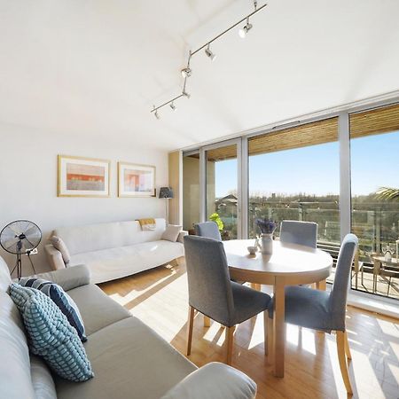 City Riverside - 2 Bedroom & Free Parking Barking  Bagian luar foto