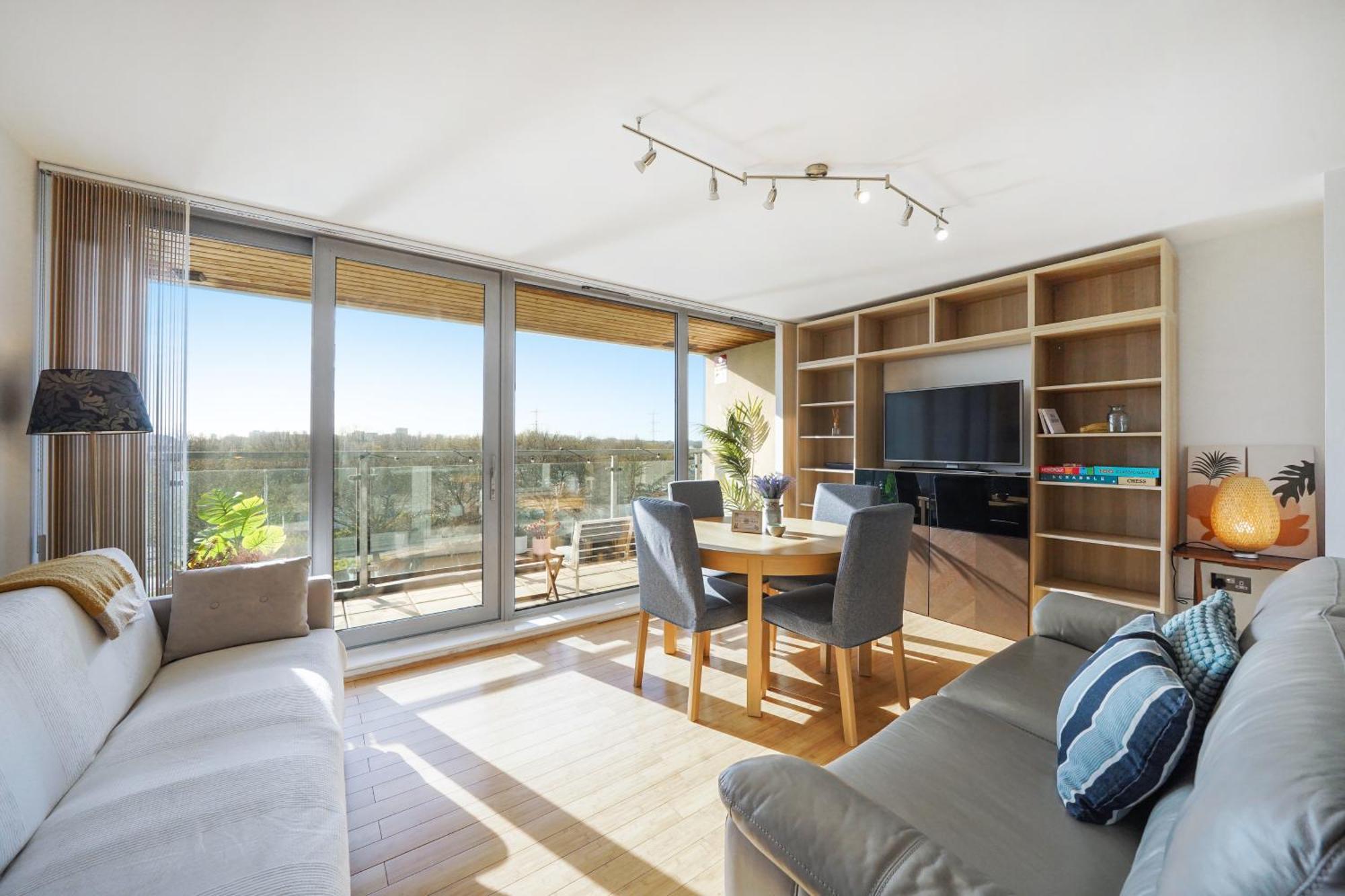 City Riverside - 2 Bedroom & Free Parking Barking  Bagian luar foto