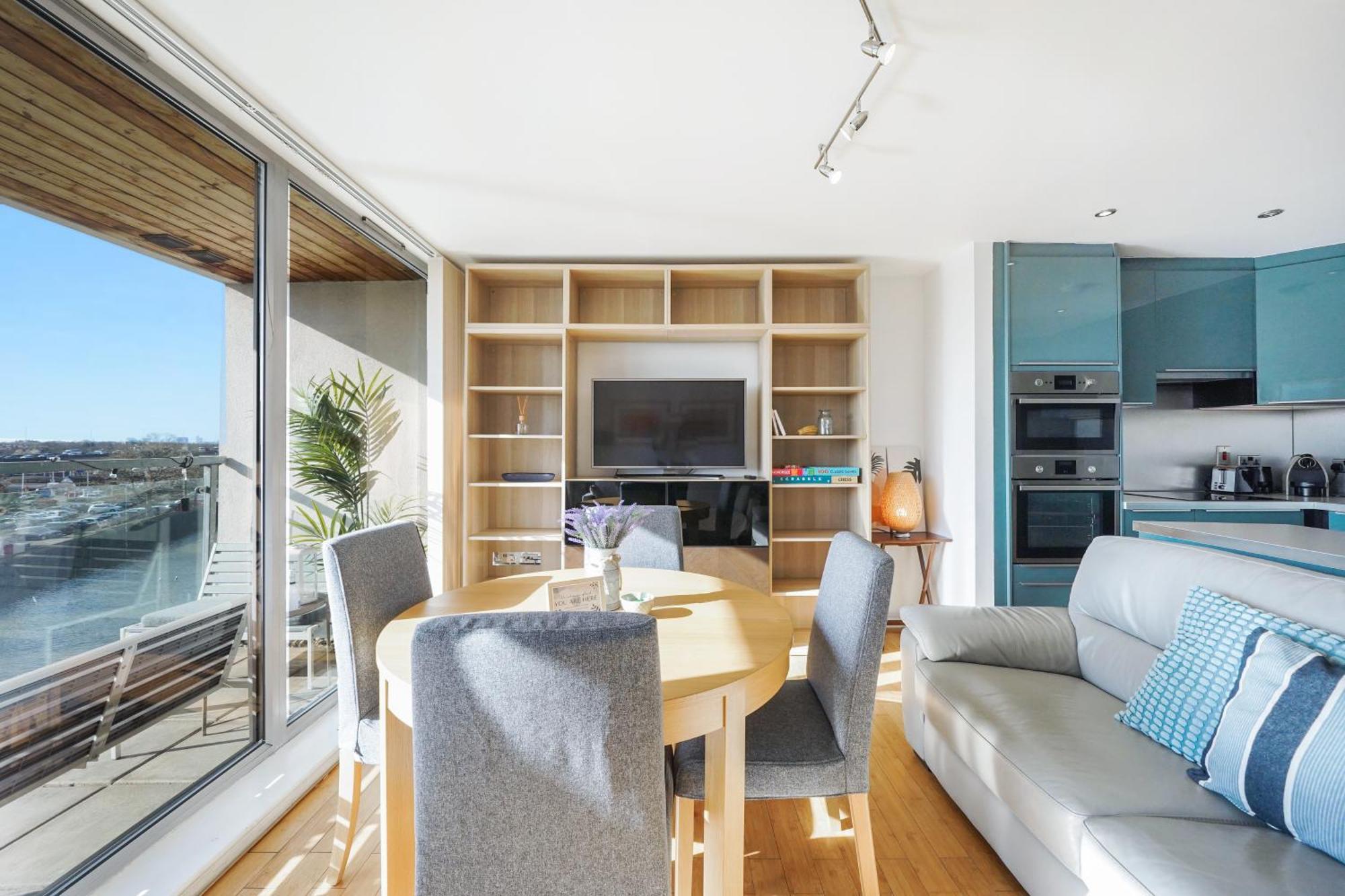 City Riverside - 2 Bedroom & Free Parking Barking  Bagian luar foto