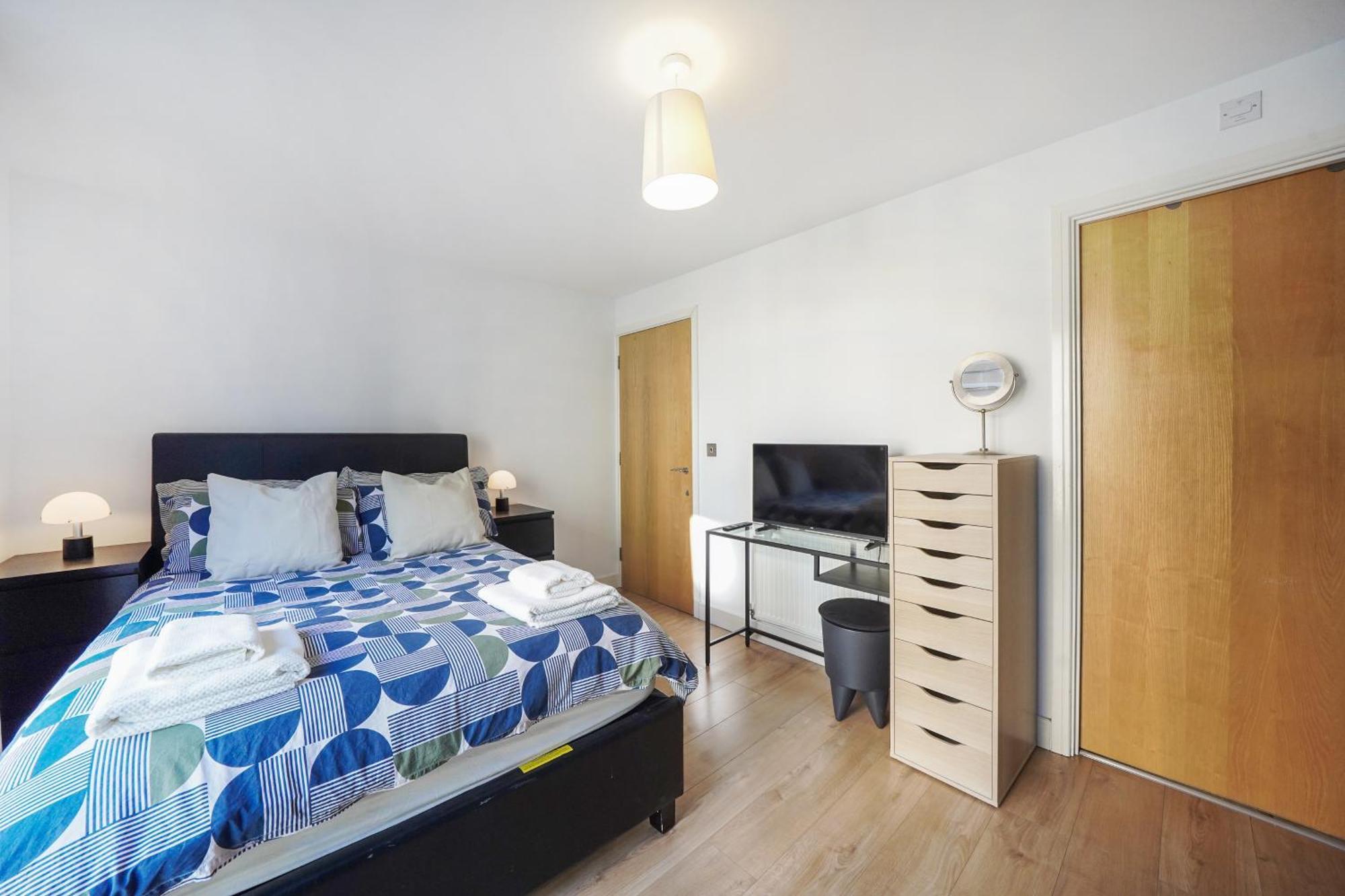 City Riverside - 2 Bedroom & Free Parking Barking  Bagian luar foto