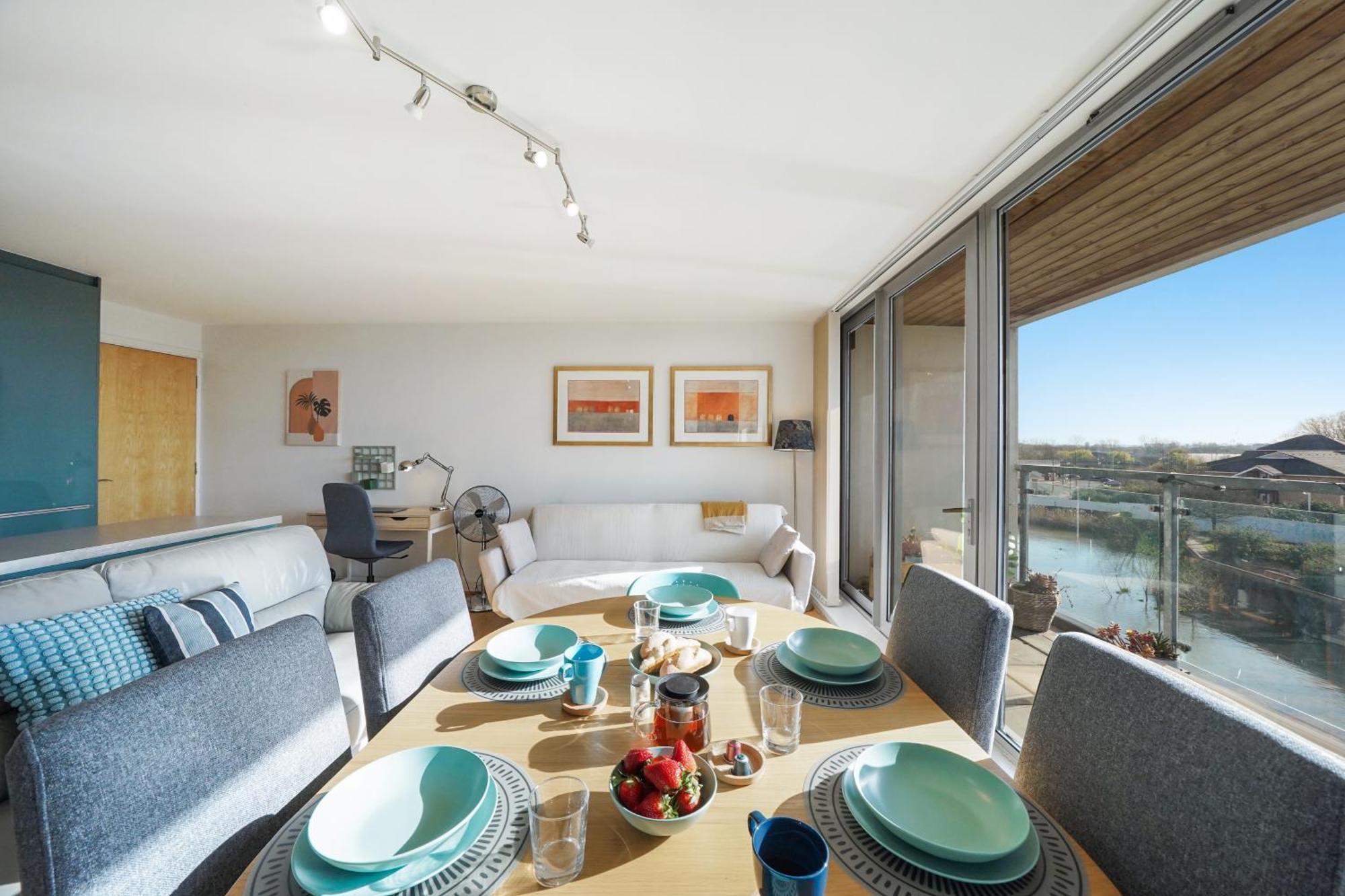 City Riverside - 2 Bedroom & Free Parking Barking  Bagian luar foto