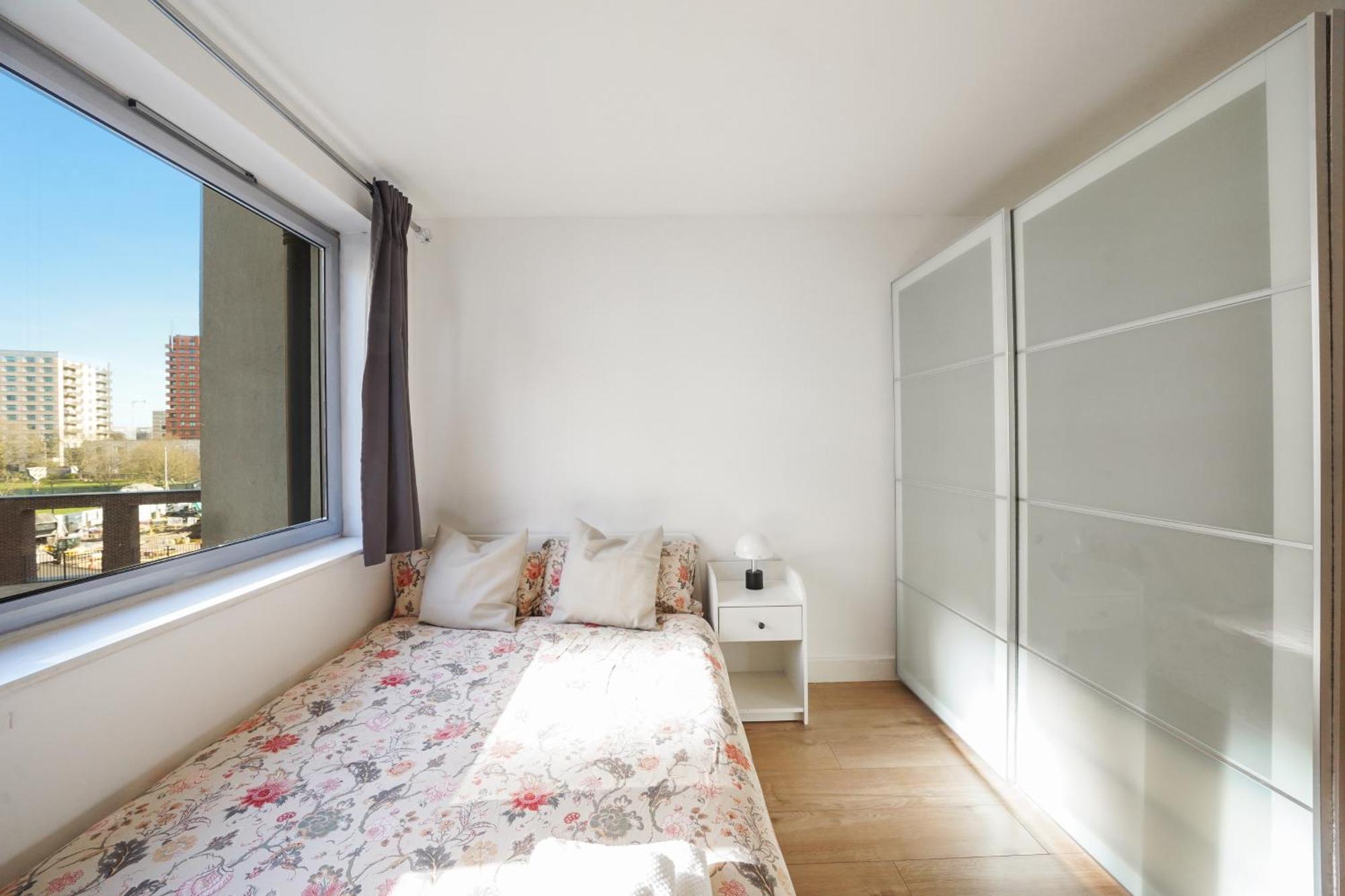 City Riverside - 2 Bedroom & Free Parking Barking  Bagian luar foto
